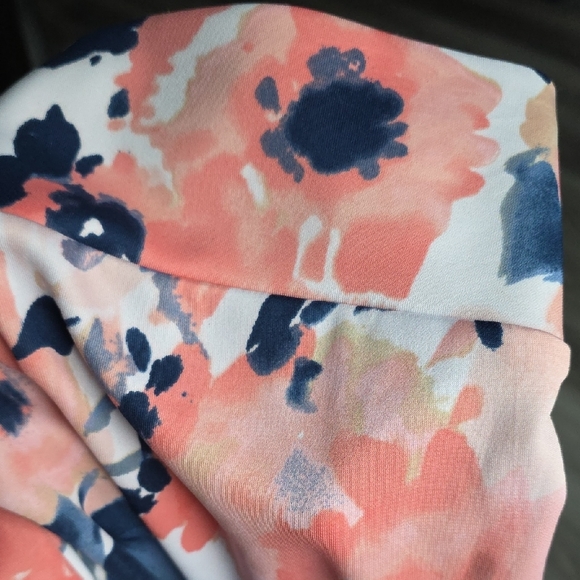 ๐ธ Colorful Floral Bodycon Skirt โ White, Peach, Blue & Cream | Size Medium - Picture 4 of 5